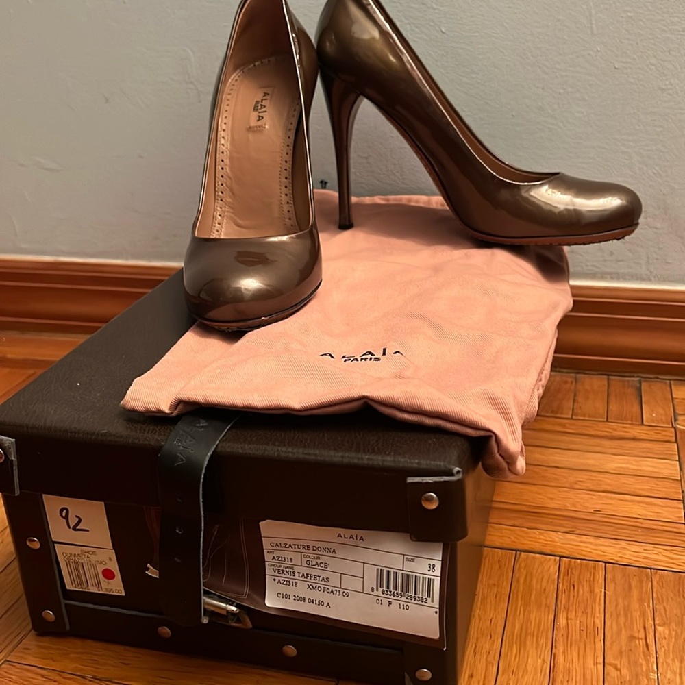 Alaia Paris Italy Size 38 heel Patent Leather GOLD brown SHOES ORIGINAL BOX AUTH